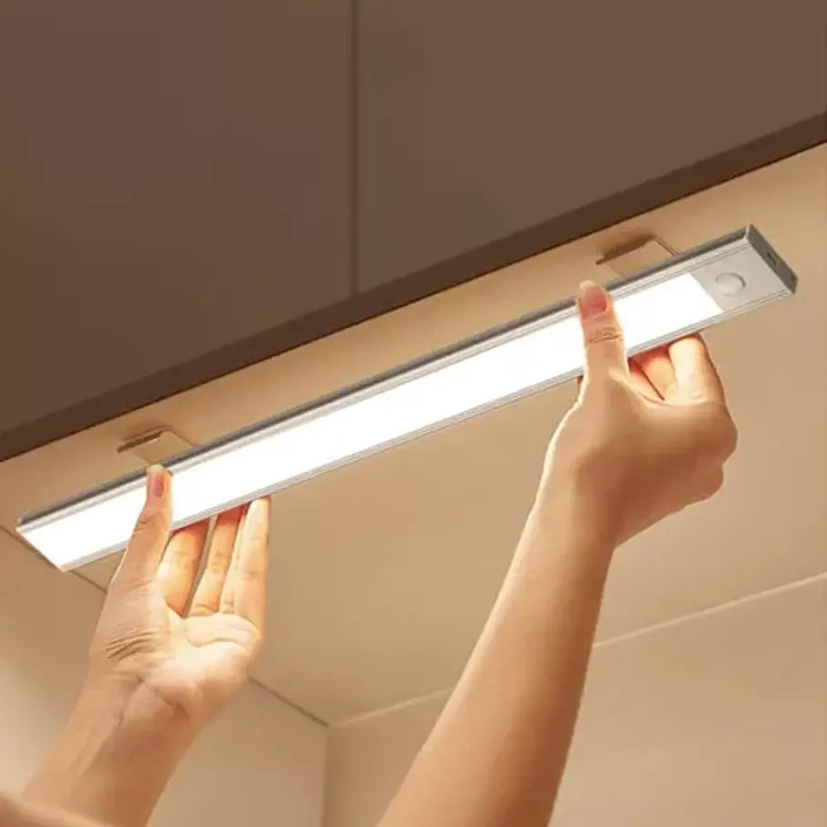 Barra LED Sensor – Ilumina tu Cocina – Cocina con Estilo y Precisión.