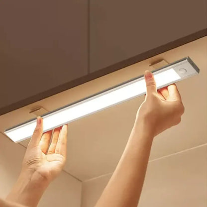 Barra LED Sensor – Ilumina tu Cocina – Cocina con Estilo y Precisión.