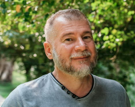 <em>Carlos Tapia</em>