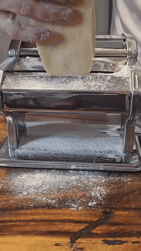 maquina-fideos-gif-1.gif