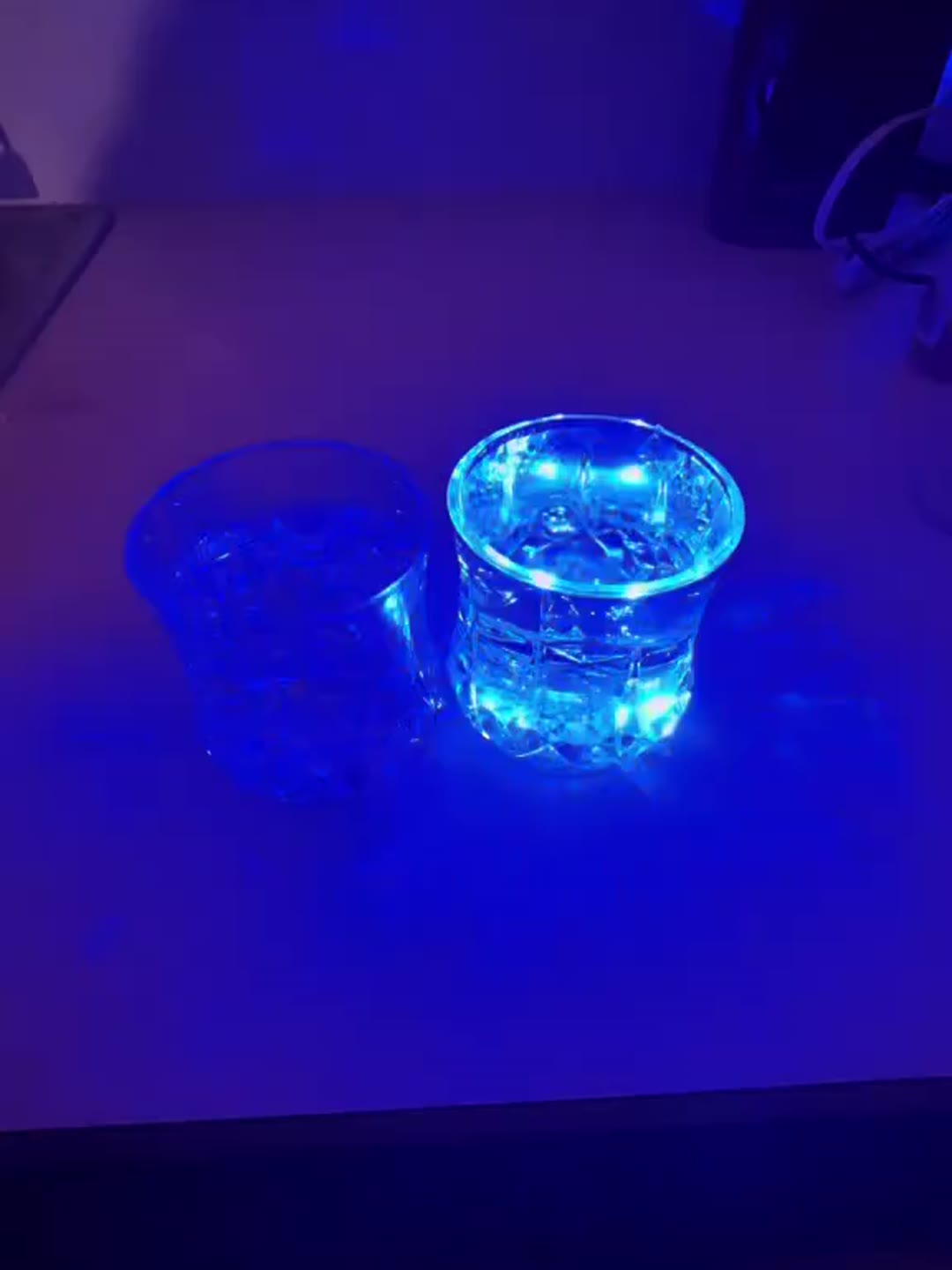 vaso-led-liquido-foto-2.jpg